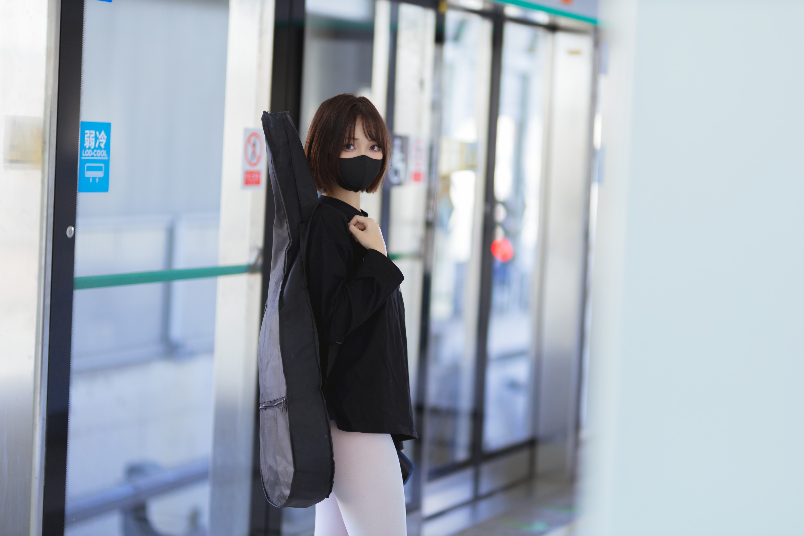 图片[1]-洛桑w伊梓 – NO.004 升玖老师-地铁吉他[26P]-XikXak